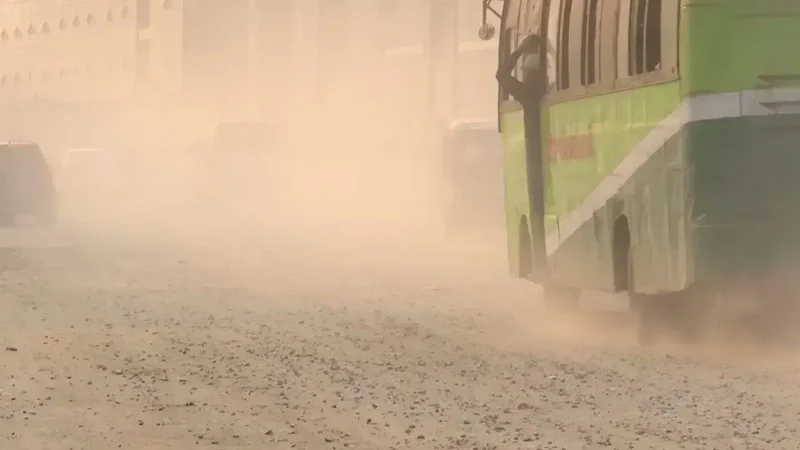 বায়ুদূষণে আজ ঢাকার অবস্থান তিনে